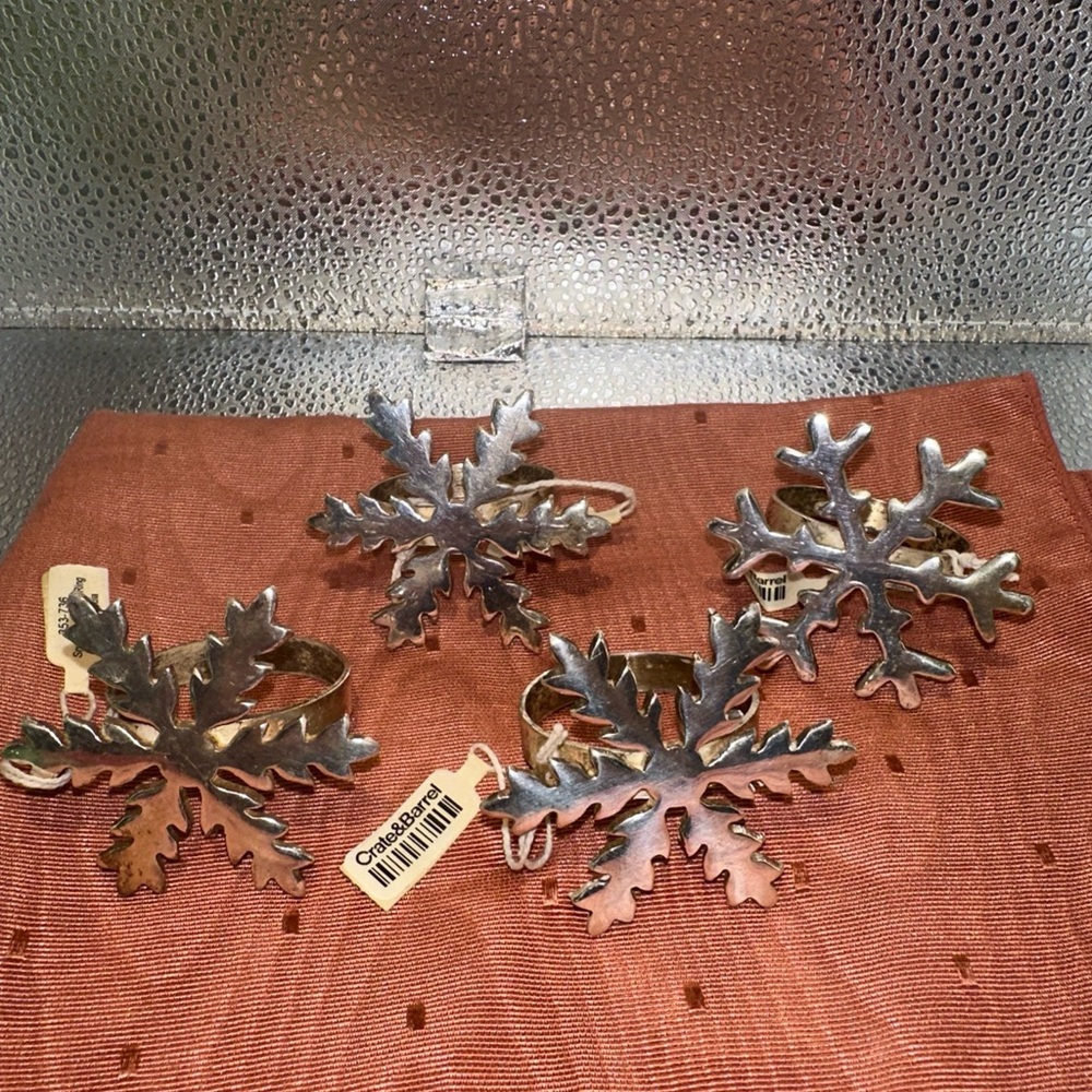 Cracker Barrel Silver Snowflake Napkin Rings set Of 4